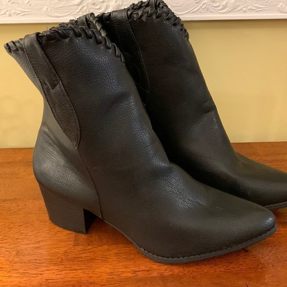 Wild Diva size 10 black boots NWT